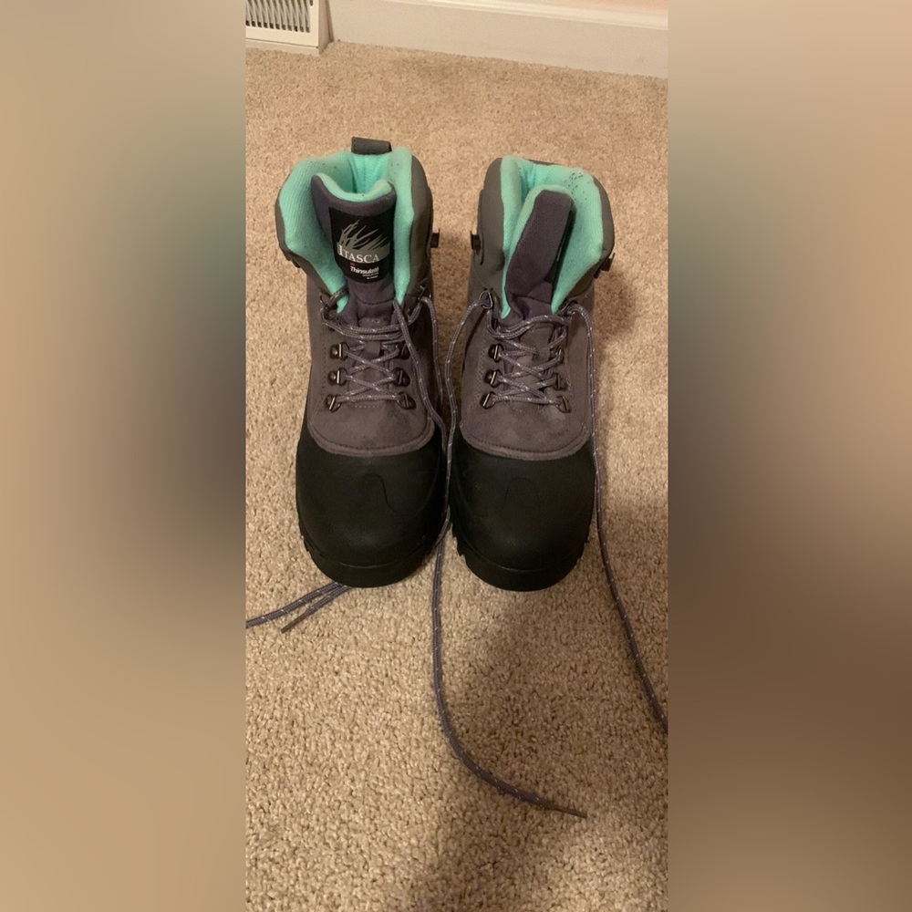 Women size 11 winter boots.